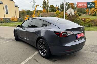 Седан Tesla Model 3 2023 в 