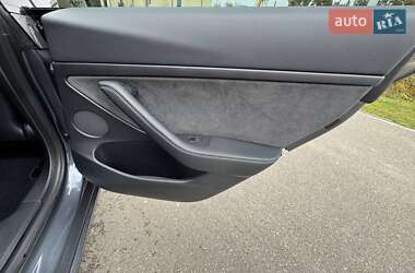 Седан Tesla Model 3 2023 в 