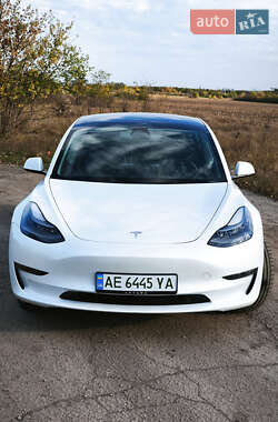 Седан Tesla Model 3 2022 в 