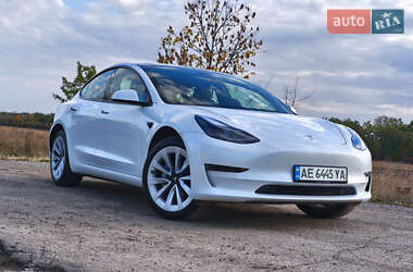 Седан Tesla Model 3 2022 в 