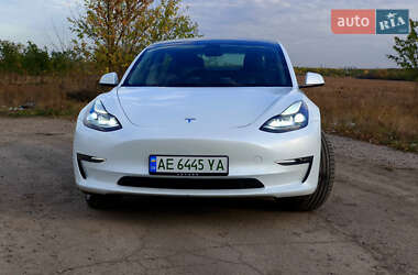 Седан Tesla Model 3 2022 в 
