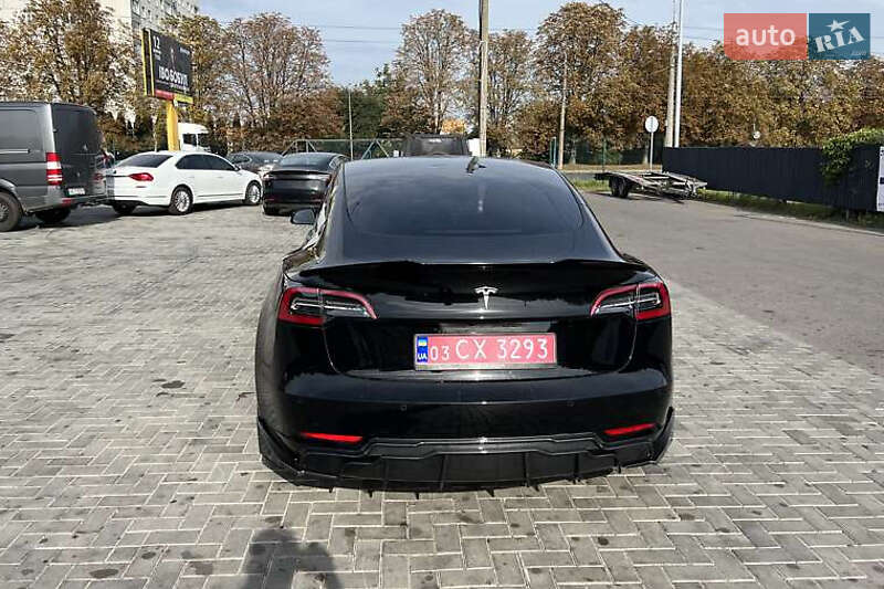 Седан Tesla Model 3 2021 в Львові