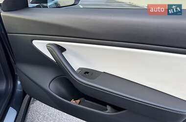 Седан Tesla Model 3 2019 в 