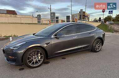 Седан Tesla Model 3 2019 в 