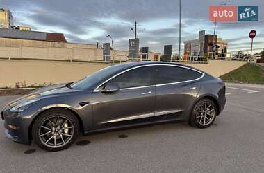 Седан Tesla Model 3 2019 в 