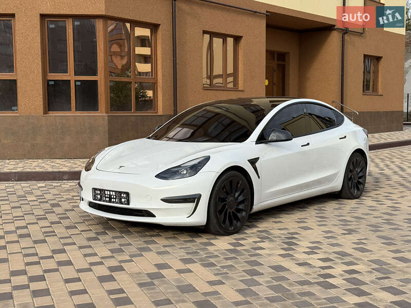 Седан Tesla Model 3 2021 в Измаиле