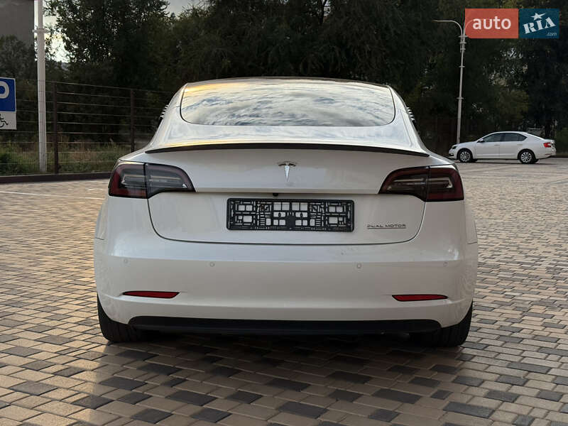 Седан Tesla Model 3 2021 в Измаиле