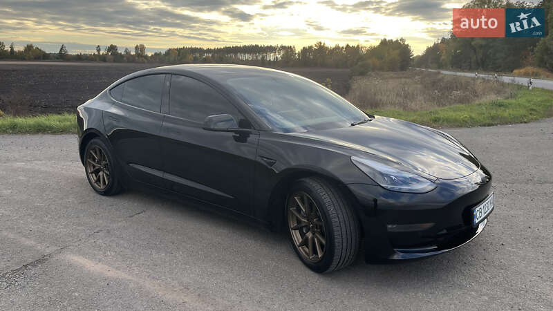 Седан Tesla Model 3 2022 в Прилуках
