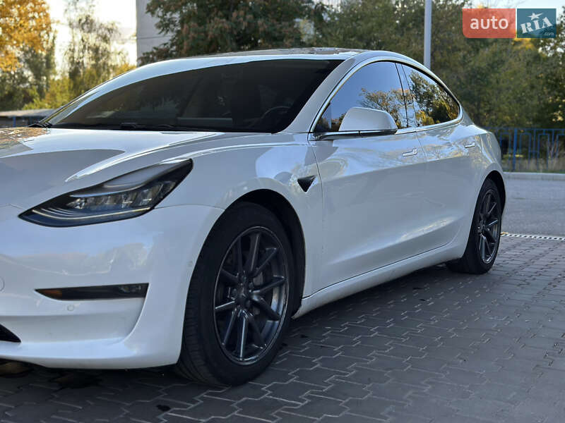 Седан Tesla Model 3 2018 в Николаеве