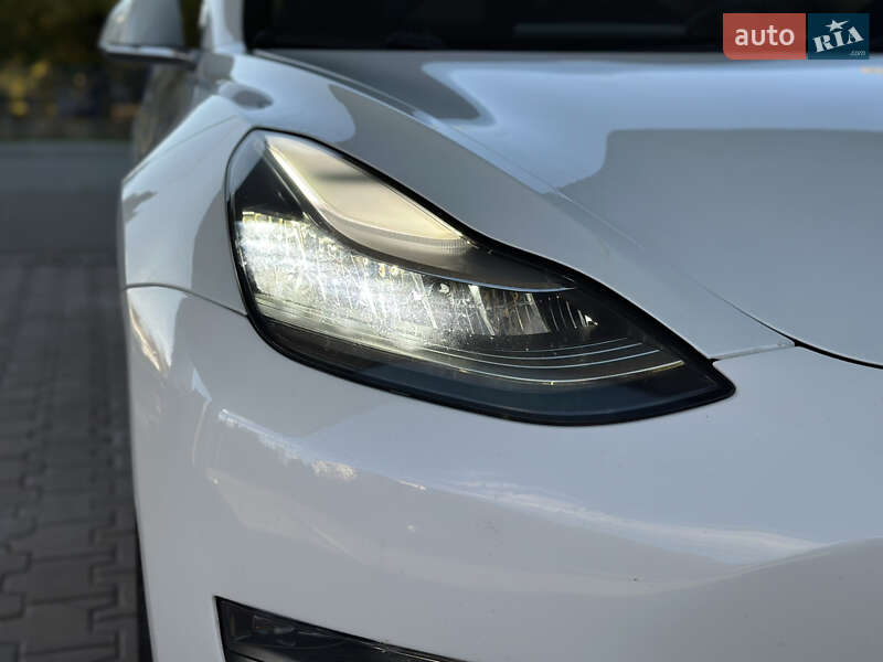 Седан Tesla Model 3 2018 в Николаеве