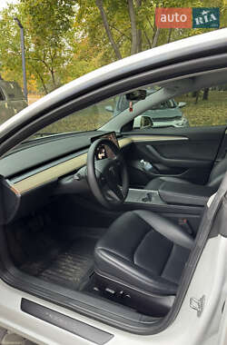 Седан Tesla Model 3 2021 в 