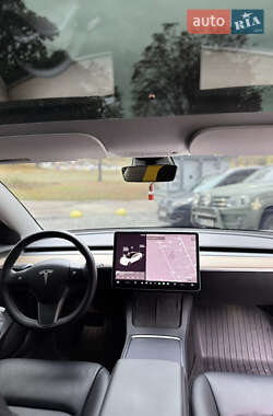 Седан Tesla Model 3 2021 в 