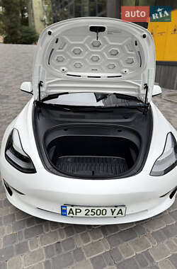 Седан Tesla Model 3 2021 в 