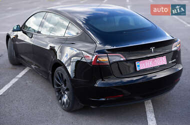 Седан Tesla Model 3 2021 в 