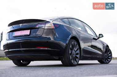 Седан Tesla Model 3 2021 в 