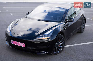 Седан Tesla Model 3 2021 в 