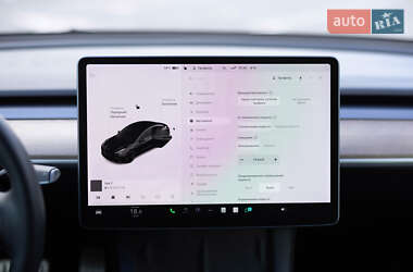 Седан Tesla Model 3 2021 в 