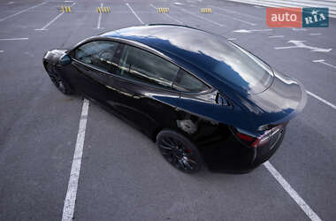 Седан Tesla Model 3 2021 в 