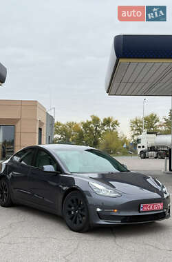 Седан Tesla Model 3 2021 в 
