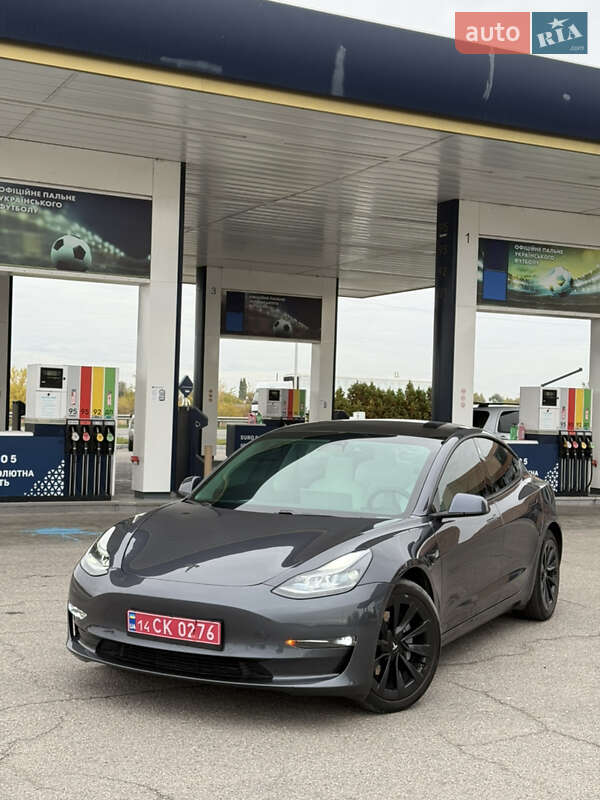 Седан Tesla Model 3 2021 в Дніпрі