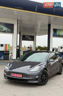 Седан Tesla Model 3 2021 в 