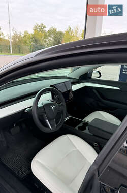 Седан Tesla Model 3 2021 в 