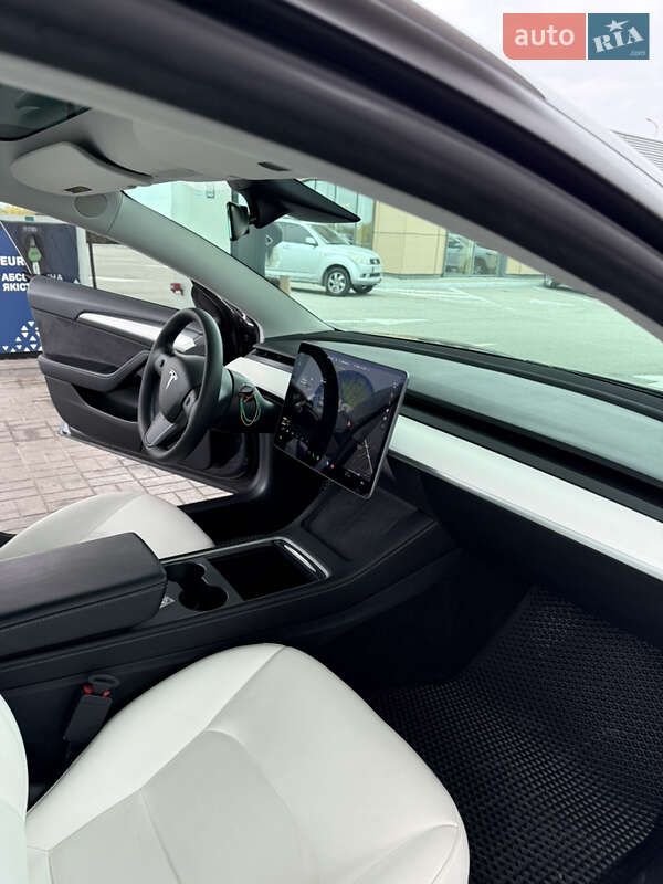 Седан Tesla Model 3 2021 в Дніпрі