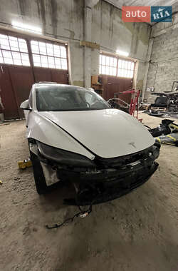 Tesla Model 3 2024