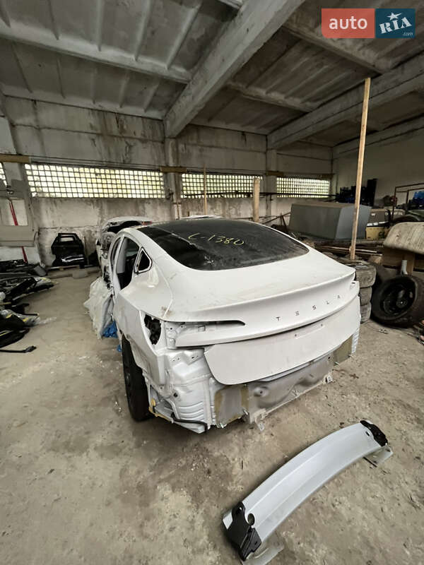 Седан Tesla Model 3 2024 в Львове