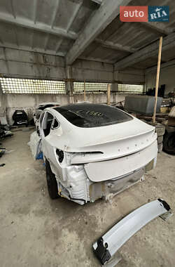 Седан Tesla Model 3 2024 в 