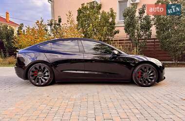 Седан Tesla Model 3 2022 в 