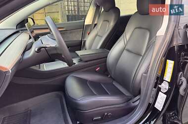 Седан Tesla Model 3 2022 в 