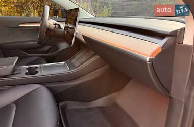 Седан Tesla Model 3 2022 в 