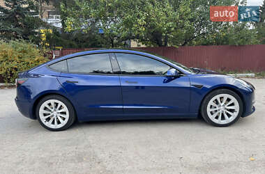 Седан Tesla Model 3 2021 в Киеве