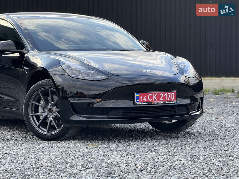 Седан Tesla Model 3 2022 в Дрогобичі