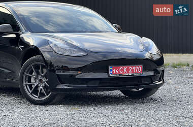 Седан Tesla Model 3 2022 в 