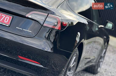 Седан Tesla Model 3 2022 в 