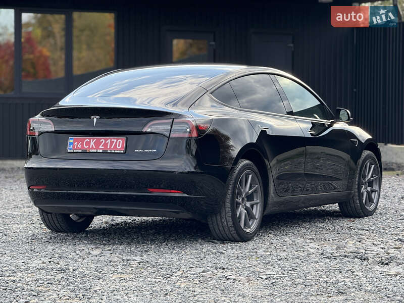 Седан Tesla Model 3 2022 в Дрогобичі