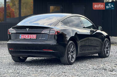 Седан Tesla Model 3 2022 в 