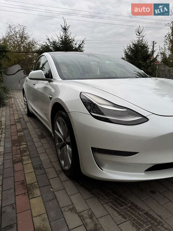 Седан Tesla Model 3 2018 в Рівному