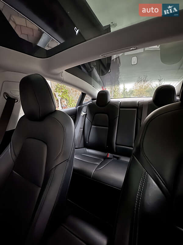 Седан Tesla Model 3 2018 в Рівному