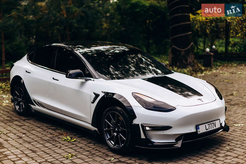 Седан Tesla Model 3 2019 в Львові