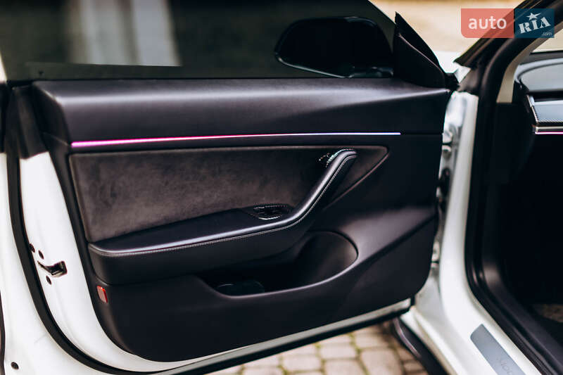 Седан Tesla Model 3 2019 в Львові
