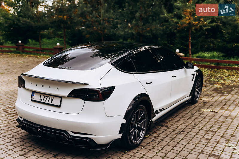 Седан Tesla Model 3 2019 в Львові