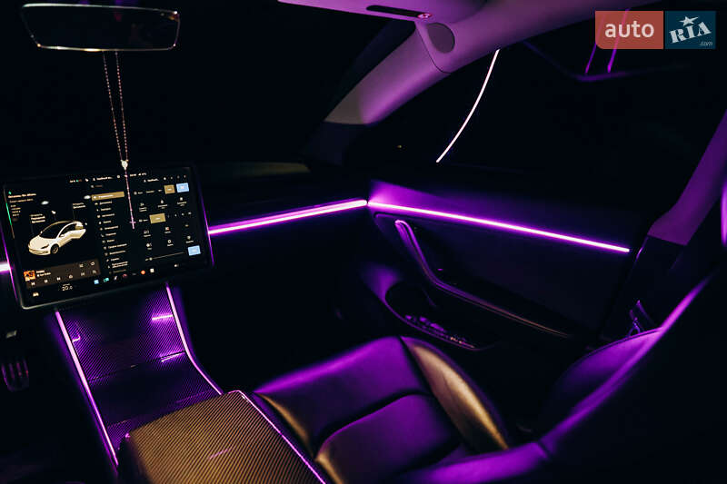 Седан Tesla Model 3 2019 в Львові