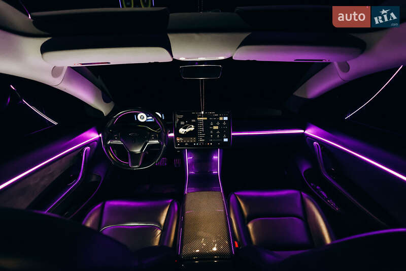 Седан Tesla Model 3 2019 в Львові