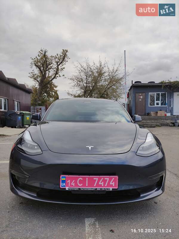 Седан Tesla Model 3 2021 в Києві