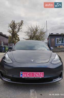 Седан Tesla Model 3 2021 в 