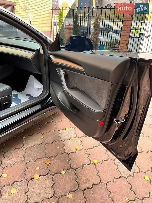 Седан Tesla Model 3 2023 в Харькове