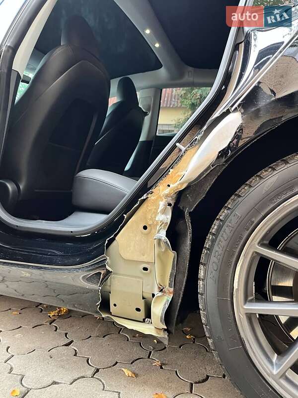 Седан Tesla Model 3 2023 в Харькове